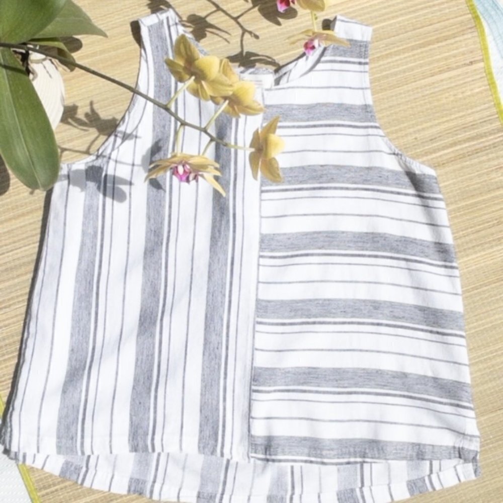 Two by Vince Black and White Sleeveless Top, Size: M